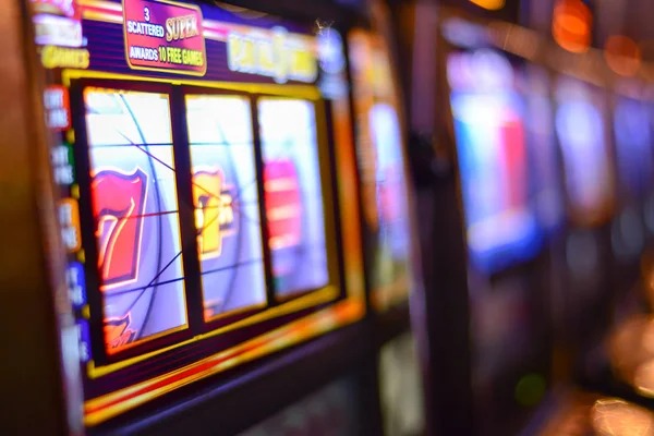 Cards flip in real time with live dealer Card flip animation on Dragon Tiger